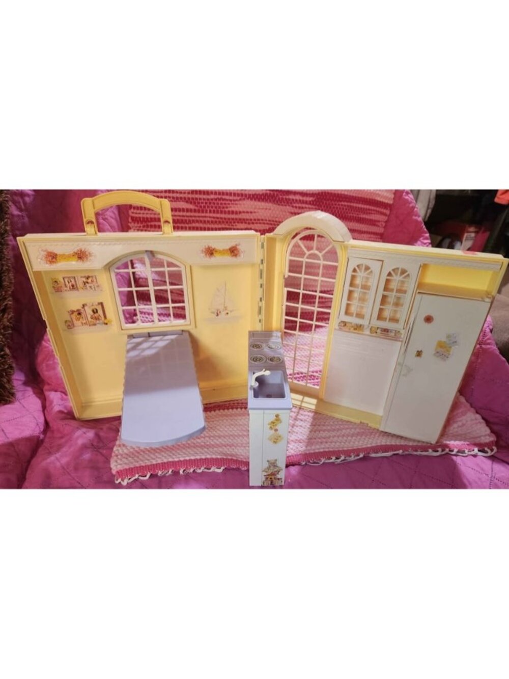 Barbie Grandma's Kitchen Fold Up Vintage Dollhouse Playset
